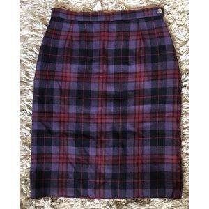 Vintage Rodier Paris plaid skirt. Size 40
